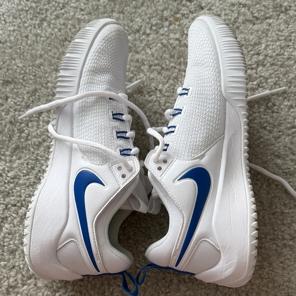 Nike White and Blue Athletic Shoes - Picture 5 of 6